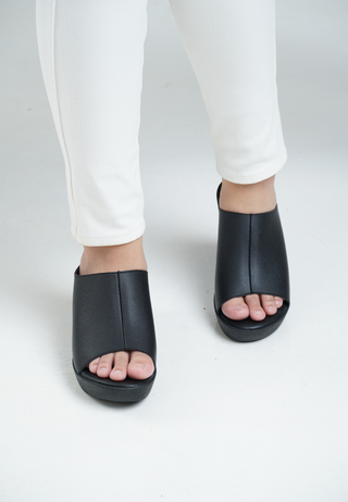 BTS-open toe slip in mules | Black